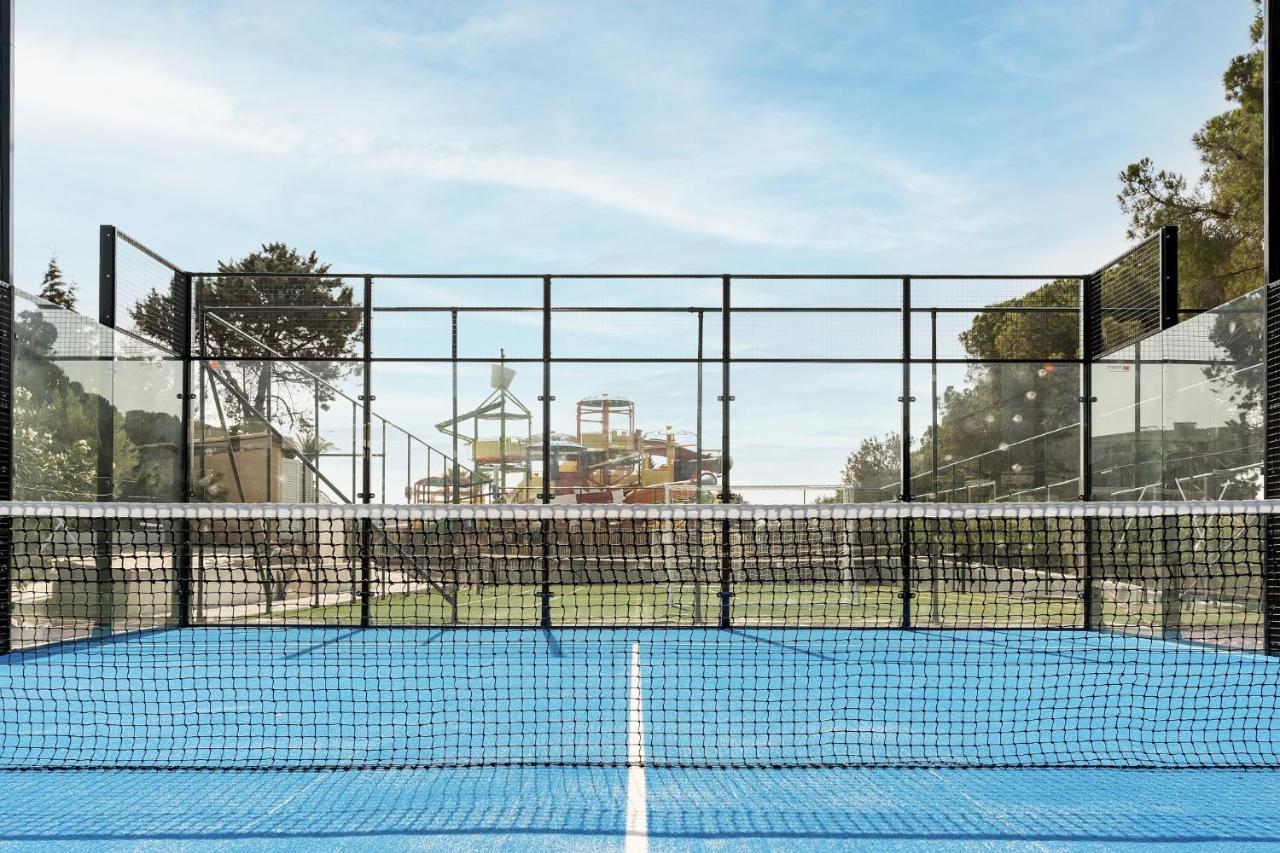 Helea Lifestyle Beach Resort Kallithéa Esterno foto A paddle tennis court